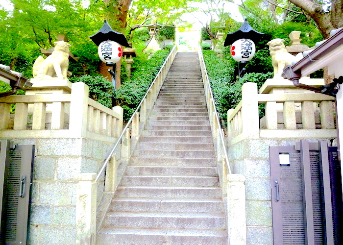 Kobe Travel Guide Kitano Tenman Shrine stairs