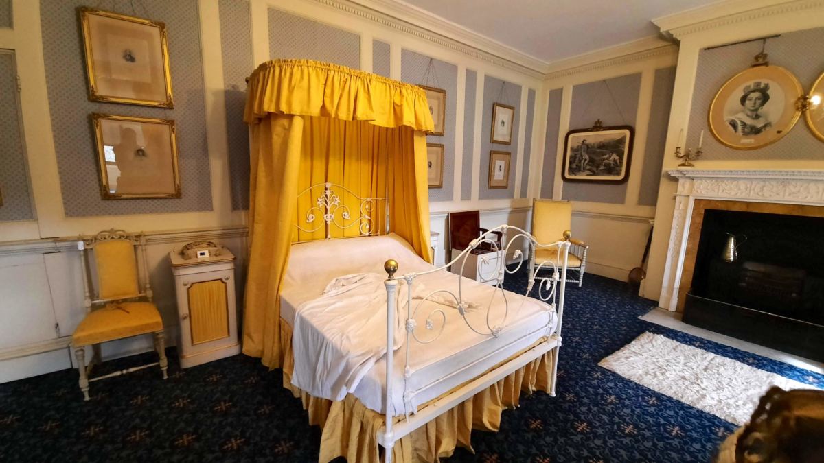 A day out at Hughenden, National Trust Manor bedrooms