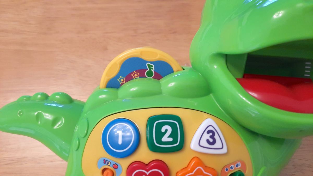 VTech Feed Me Dino children’s toy review spinning disc