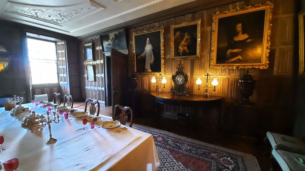 A day out at The Vyne, National Trust dining room table