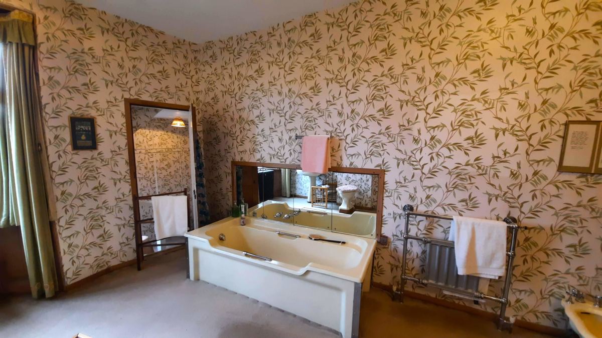 Greys Court National Trust house bathroom