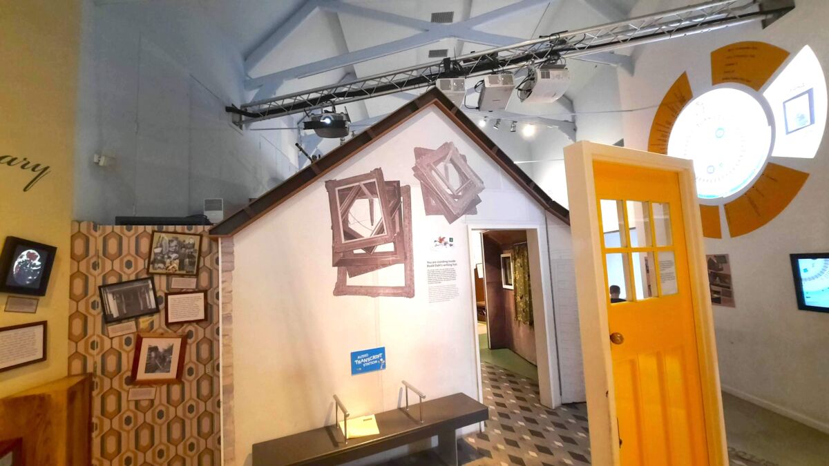 The Roald Dahl Museum and Story Centre Review Solo Gallery hut