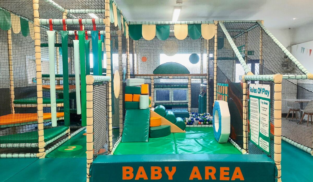 A review of Lakeside Softplay, Datchet, Berkshire, an affordable softplay for under 5’s, which is small, has great food, and areas for babies and under 2’s.