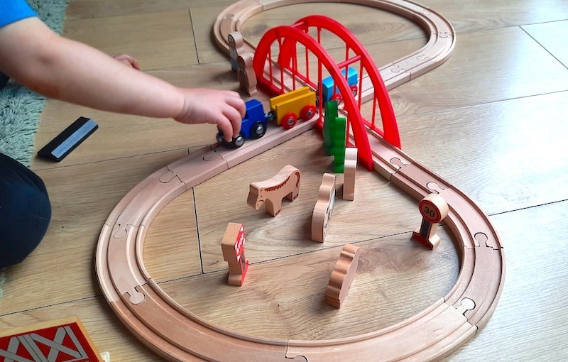 Squirrel Play Wooden Train Set Review track construction