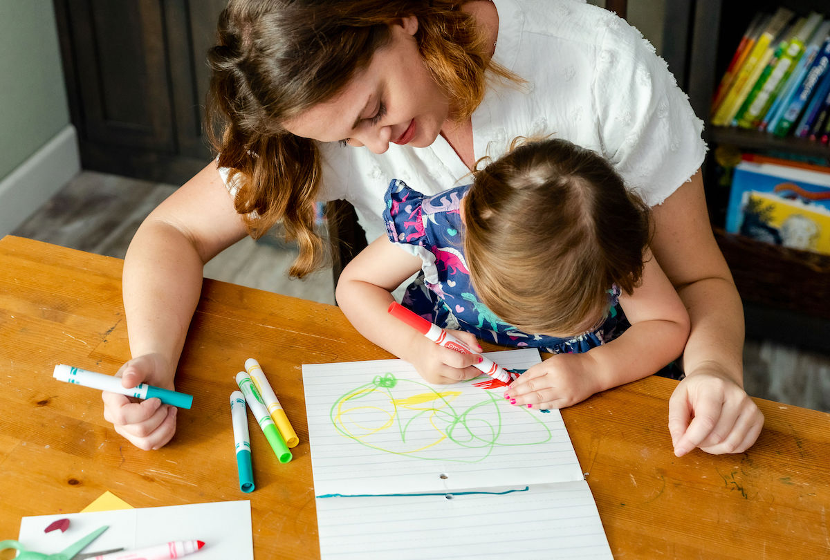 5 easy ways to spend quality time with your kids mum with toddler drawing together