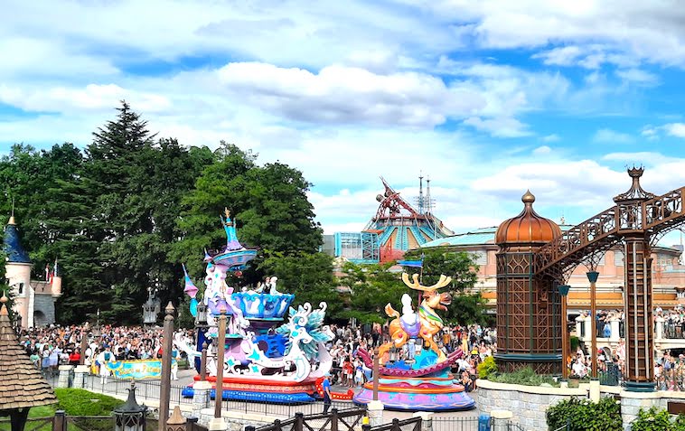 Disney character parade one of the things to see when visiting Disneyland Paris in one day.