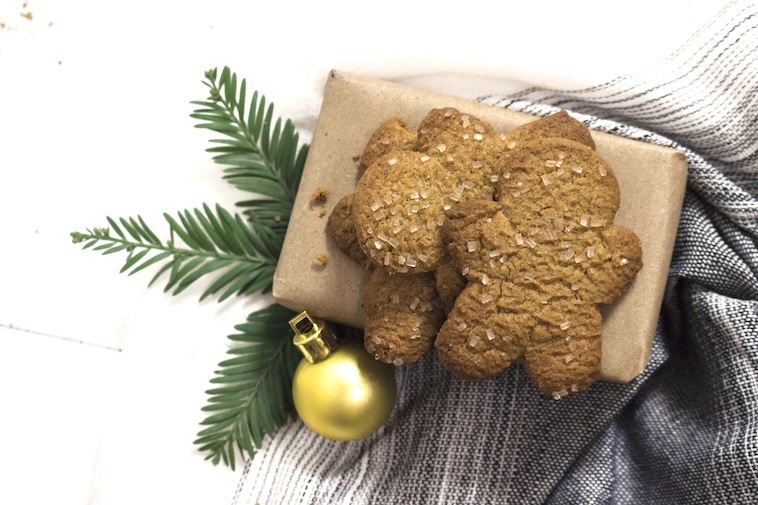 Gingerbread men and Christmas baubles - items you can declutter before Christmas.