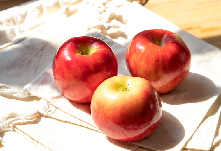 3 red apples - one of many lunchbox ideas for kids.